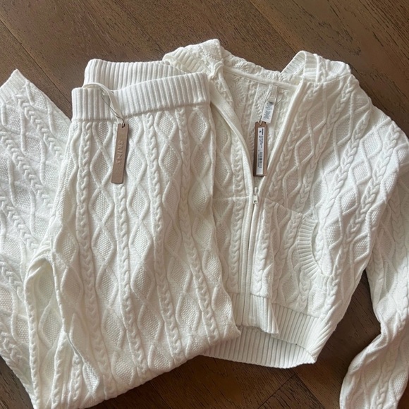 SKIMS Pants - NWT SKIMS Cable Knit Pants Ivory Size Medium